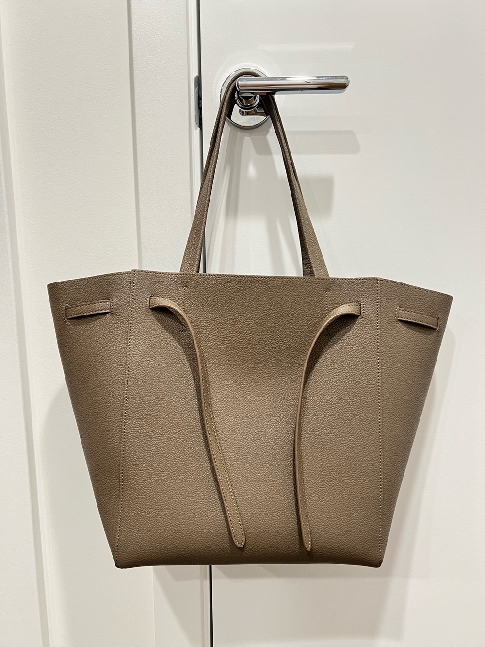 Classy Tote Bag - Everyday Carryall with style.
